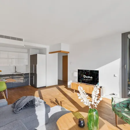 Escape Riverfront 2 Bedroom With Balcony Bratislava