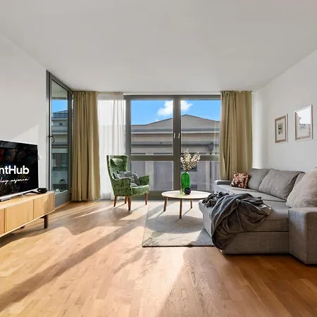 Escape Riverfront 2 Bedroom With Balcony Апартаменты *