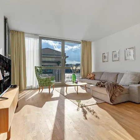 Lägenhet Escape Riverfront 2 Bedroom With Balcony *