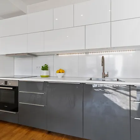 Escape Riverfront 2 Bedroom With Balcony Апартаменты