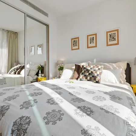 Escape Riverfront 2 Bedroom With Balcony Διαμέρισμα *