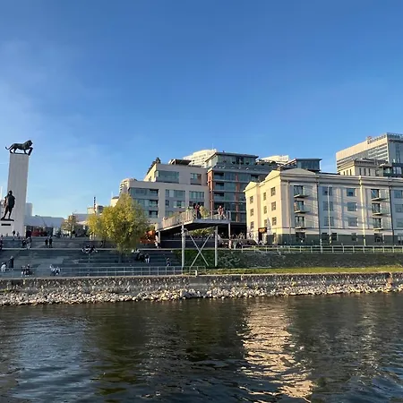 Διαμέρισμα Escape Riverfront 2 Bedroom With Balcony *