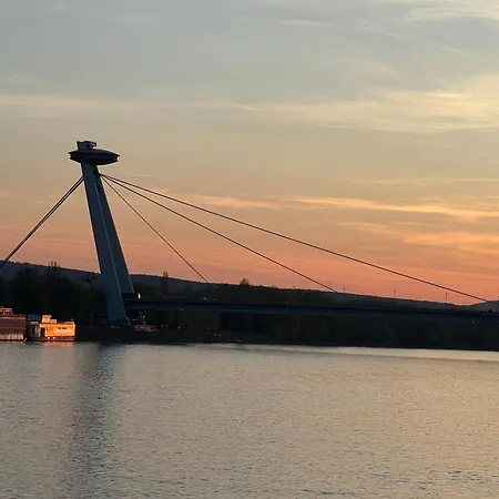 Lägenhet Escape Riverfront 2 Bedroom With Balcony Bratislava