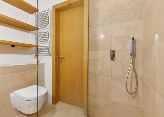 Apartament Escape Riverfront 2 Bedroom With Balcony