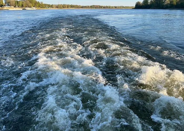 Escape Riverfront 2 Bedroom With Balcony Bratislava