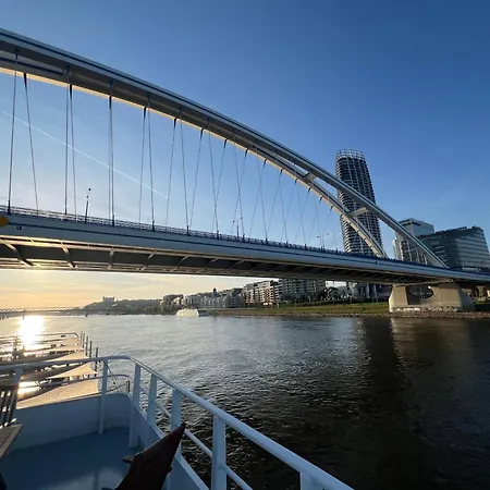 Apartmán Escape Riverfront 2 Bedroom With Balcony Bratislava