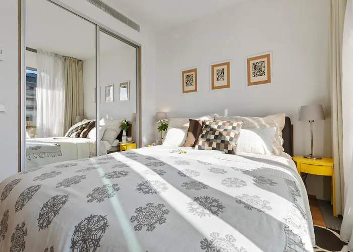 Escape Riverfront 2 Bedroom With Balcony Appartement *