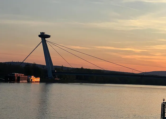 Appartement Escape Riverfront 2 Bedroom With Balcony Bratislava